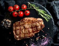 Стейк с черри и специями