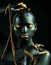 Без бренда «Девушка в черно-золотом макияже» в Оренбурге в интернет-магазине  Без бренда «Девушка в черно-золотом макияже» в Оренбурге